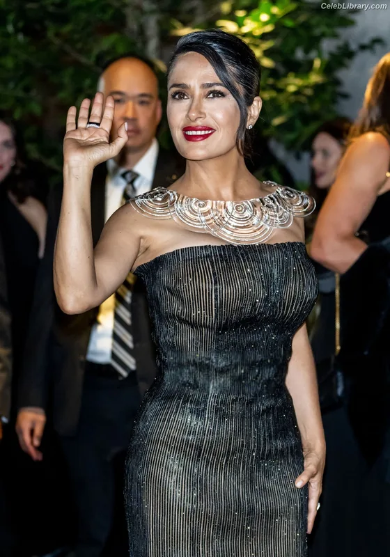 Salma Hayek photo 18 of 3053
