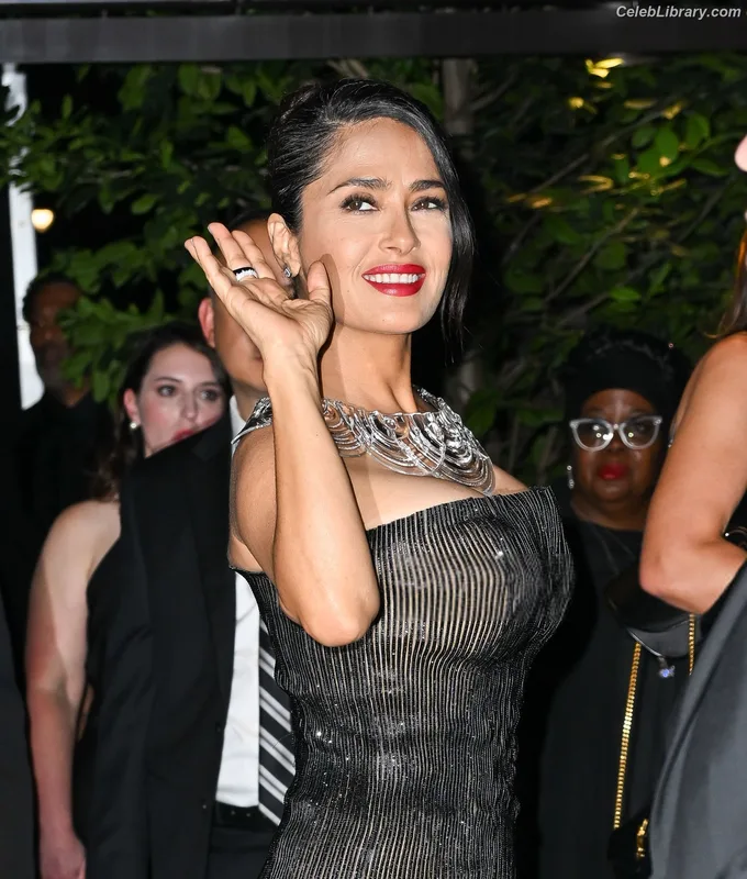 Salma Hayek photo 19 of 3053