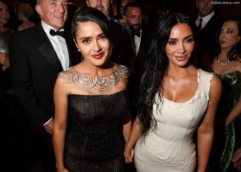 Salma Hayek photo 22 of 3053