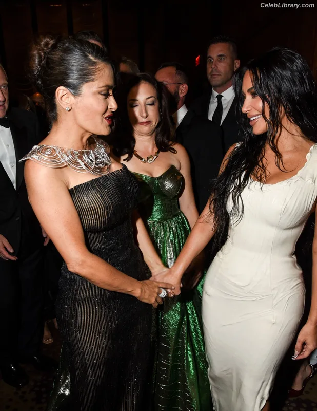 Salma Hayek photo 23 of 3053