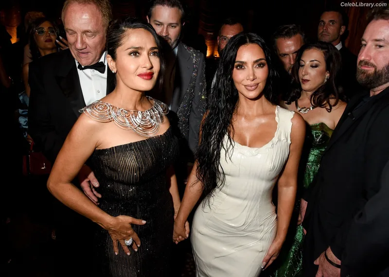 Salma Hayek photo 24 of 3053