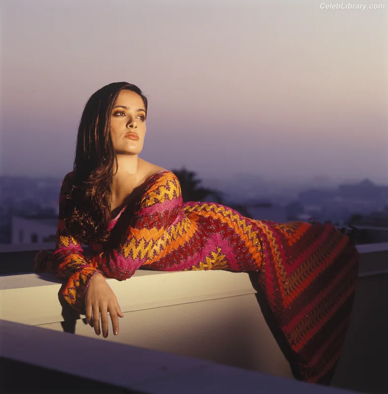 Salma Hayek photo 5 of 3053