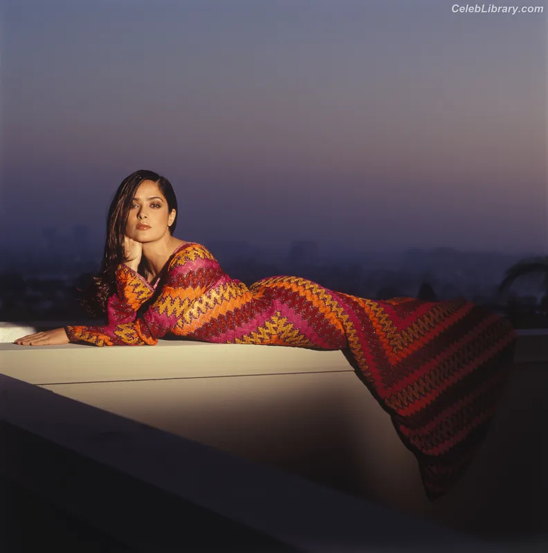 Salma Hayek photo 7 of 3053