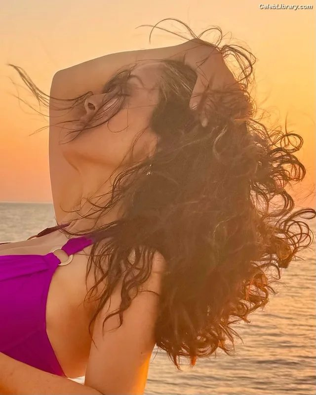 Salma Hayek photo 20 of 3053