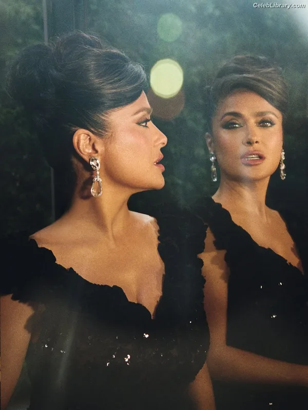 Salma Hayek photo 1 of 3053