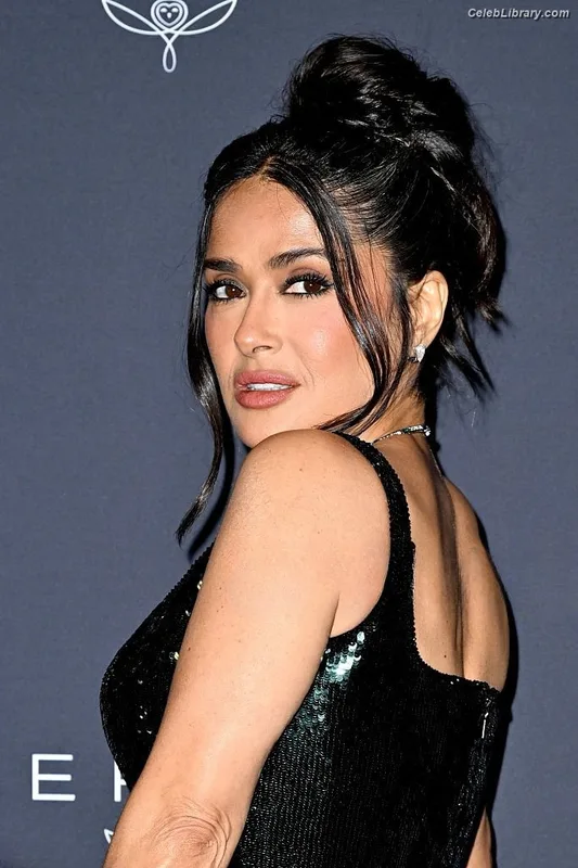 Salma Hayek photo 11 of 3053
