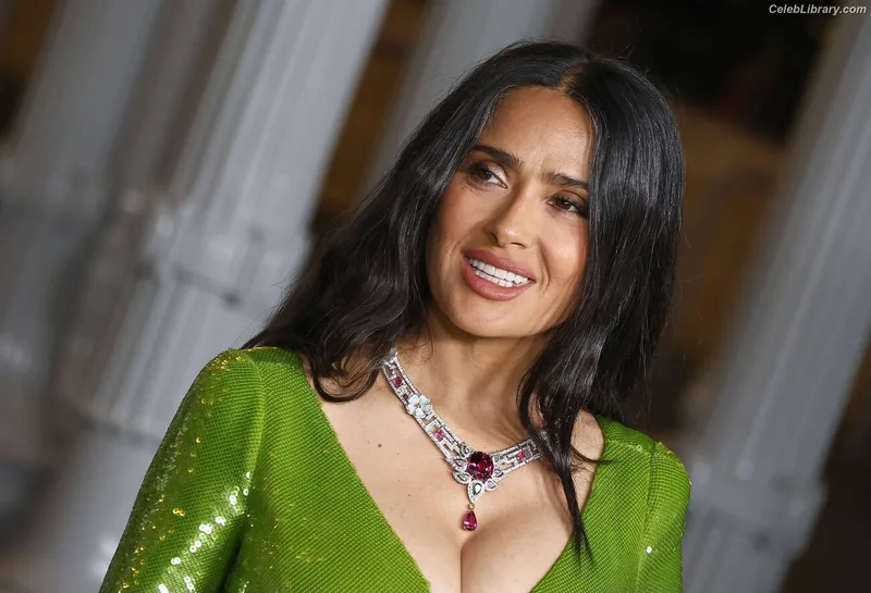 Salma Hayek photo 19 of 3053
