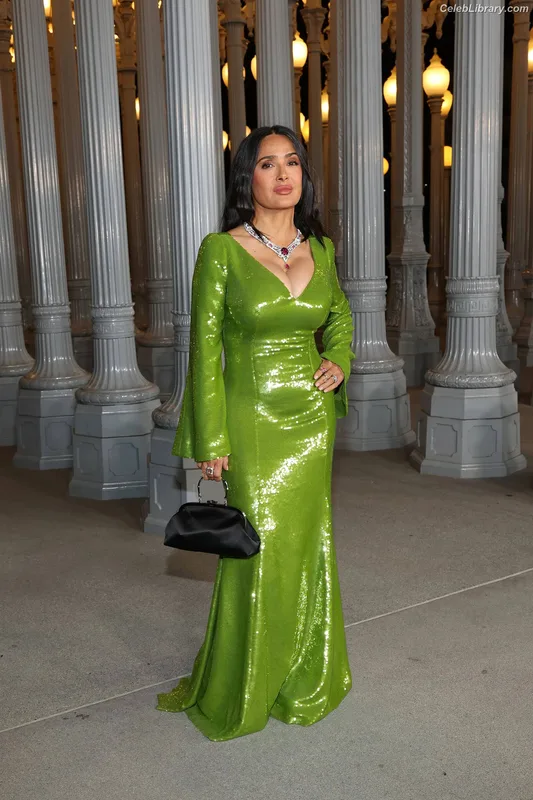 Salma Hayek photo 21 of 3053
