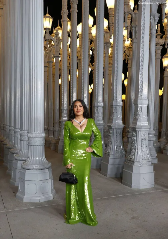 Salma Hayek photo 24 of 3053