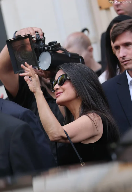 Salma Hayek photo 6 of 3053