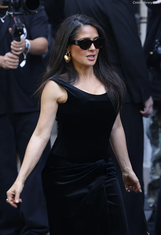 Salma Hayek photo 8 of 3053