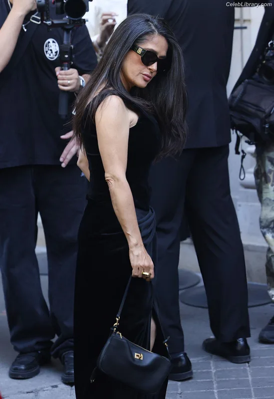 Salma Hayek photo 10 of 3053