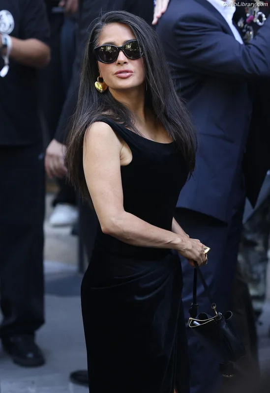 Salma Hayek photo 11 of 3053