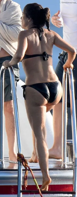 Salma Hayek photo 19 of 3053