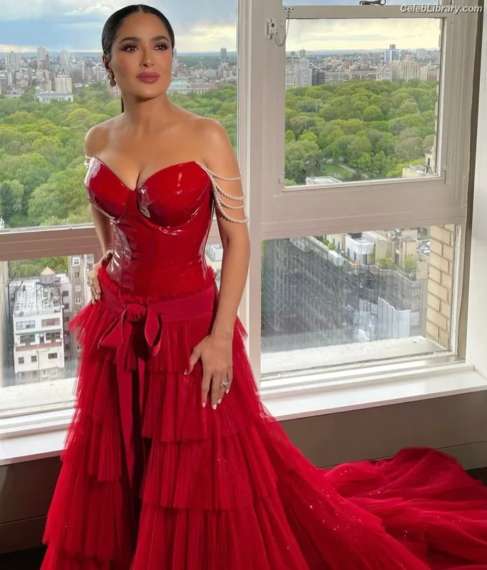 Salma Hayek photo 23 of 3053