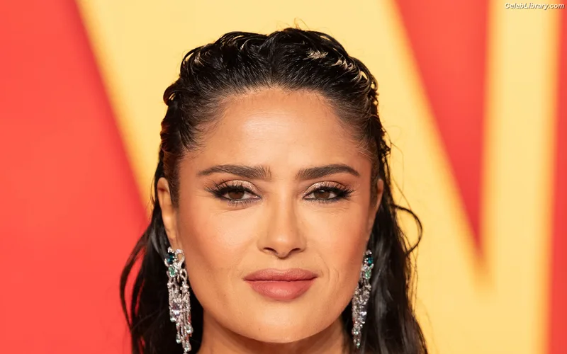 Salma Hayek photo 4 of 3053