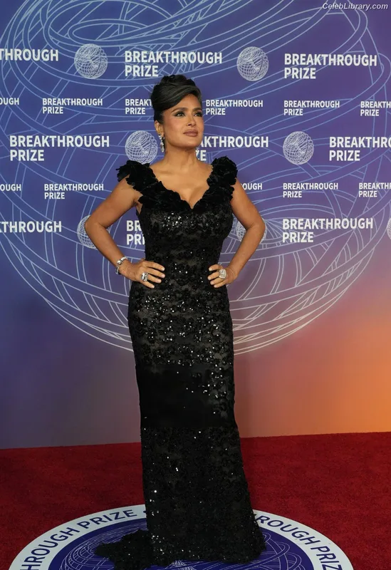 Salma Hayek photo 16 of 3053