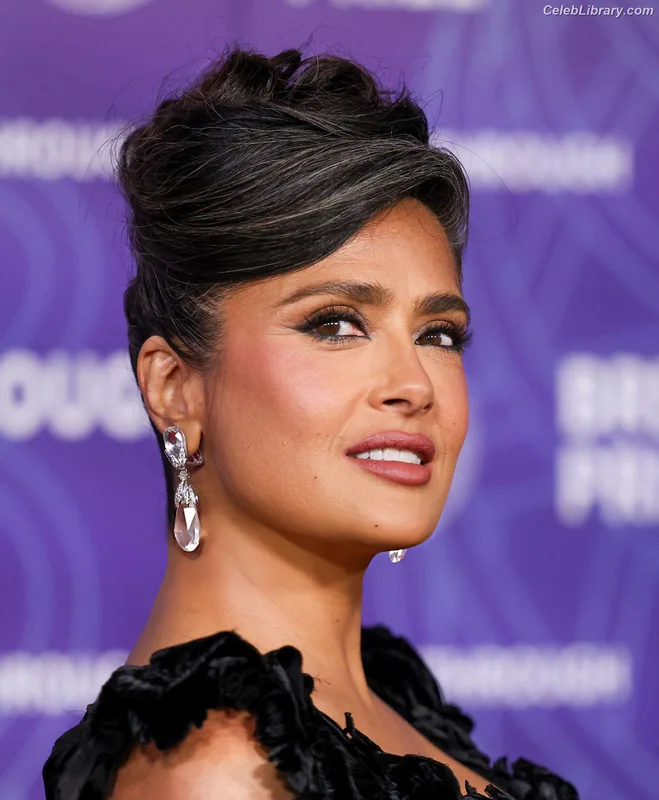 Salma Hayek photo 17 of 3053