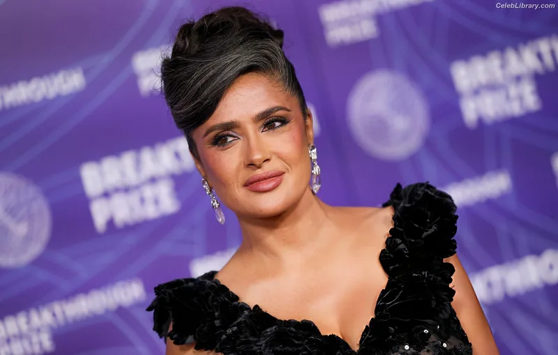 Salma Hayek photo 4 of 3053