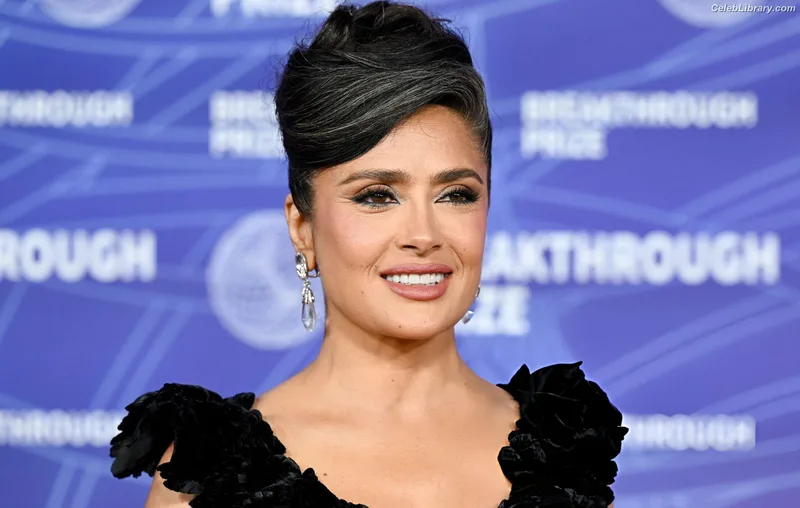 Salma Hayek photo 6 of 3053