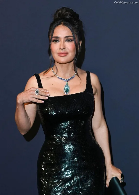 Salma Hayek photo 14 of 3053