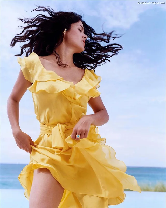 Salma Hayek photo 19 of 3053