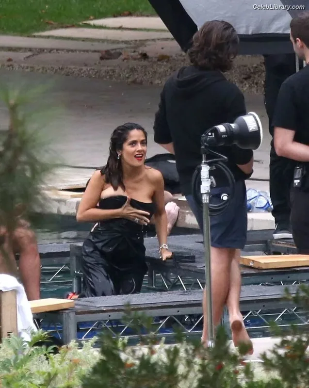 Salma Hayek photo 7 of 3053
