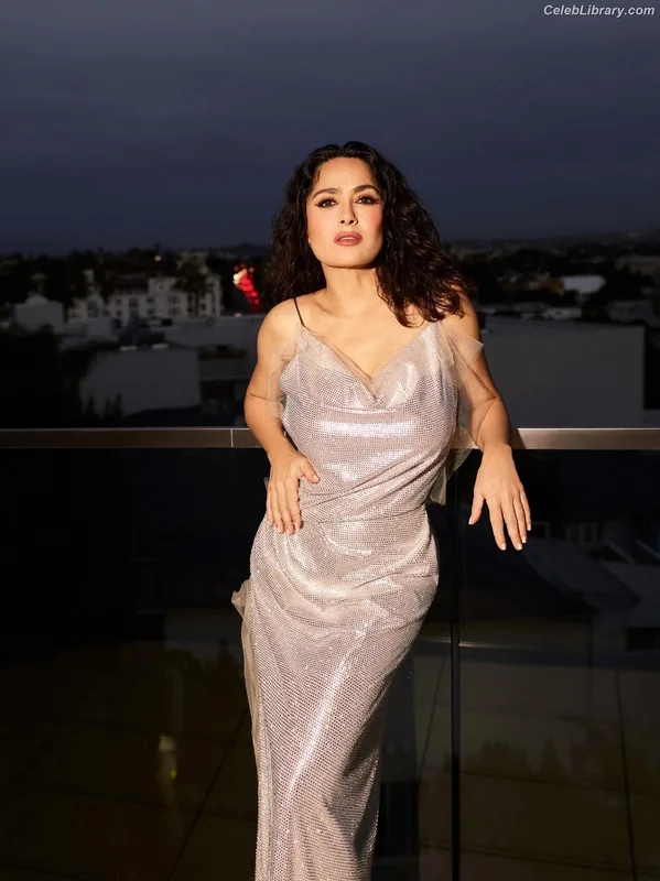 Salma Hayek photo 9 of 3053