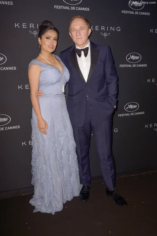 Salma Hayek photo 19 of 3053