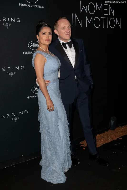 Salma Hayek photo 11 of 3053