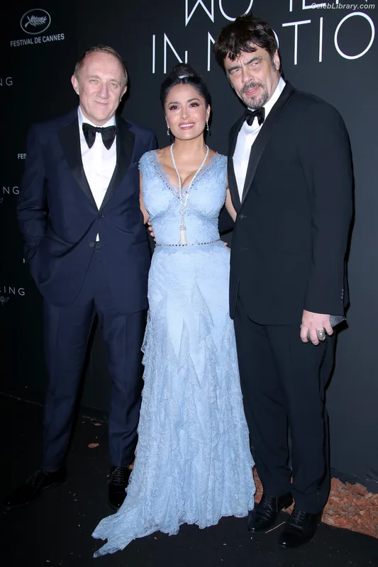 Salma Hayek photo 15 of 3053