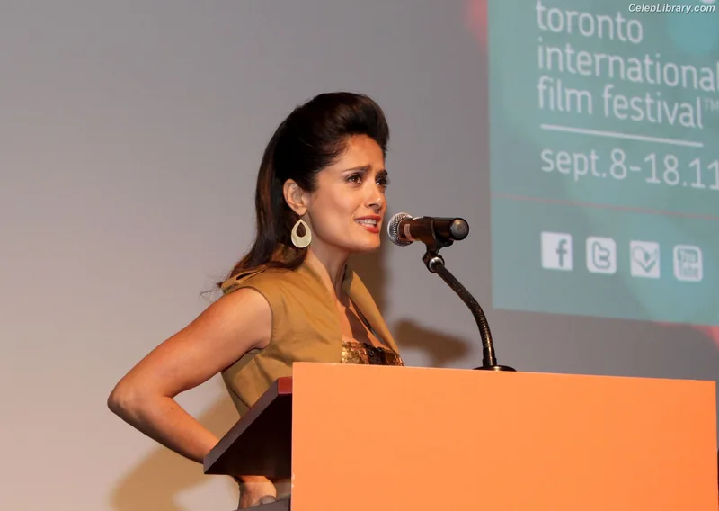 Salma Hayek photo 19 of 3053