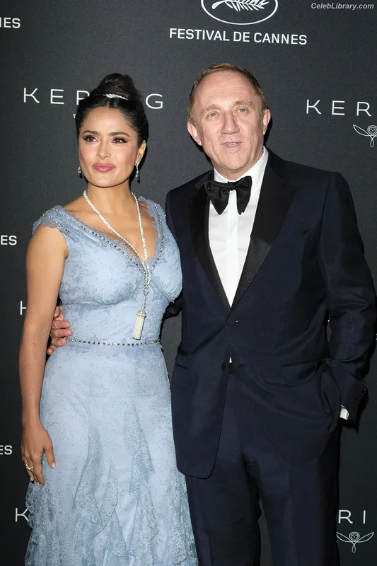Salma Hayek photo 3 of 3053