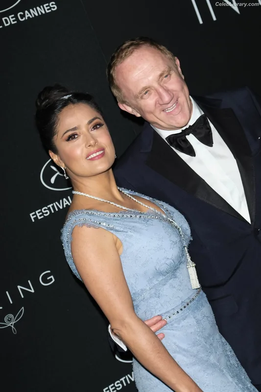 Salma Hayek photo 5 of 3053