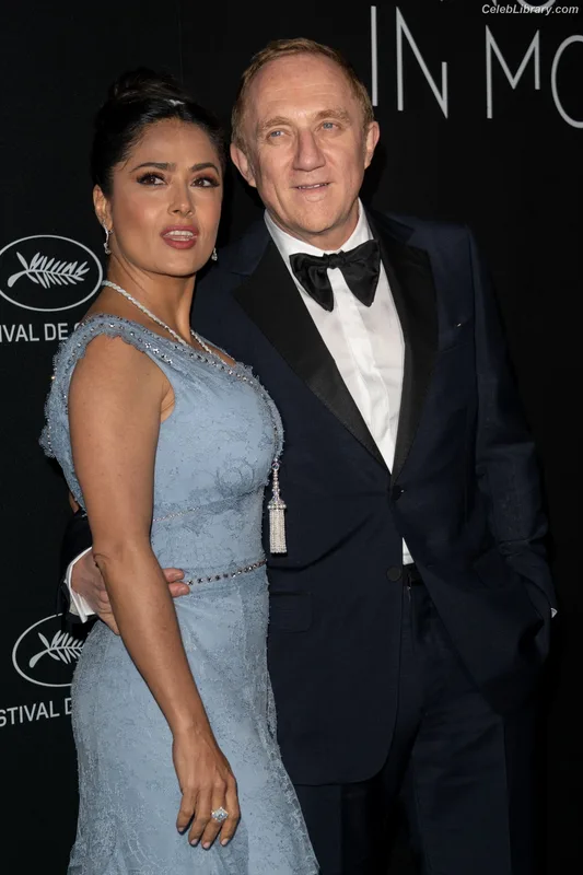 Salma Hayek photo 15 of 3053
