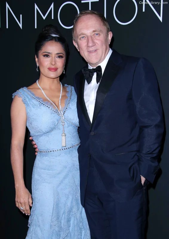 Salma Hayek photo 18 of 3053