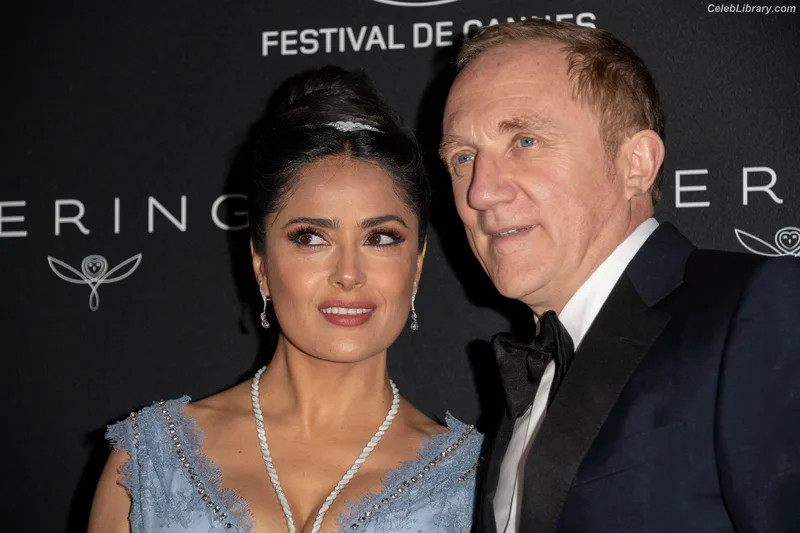 Salma Hayek photo 19 of 3053