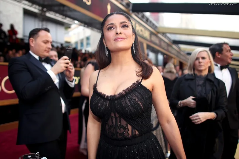 Salma Hayek photo 2 of 3053