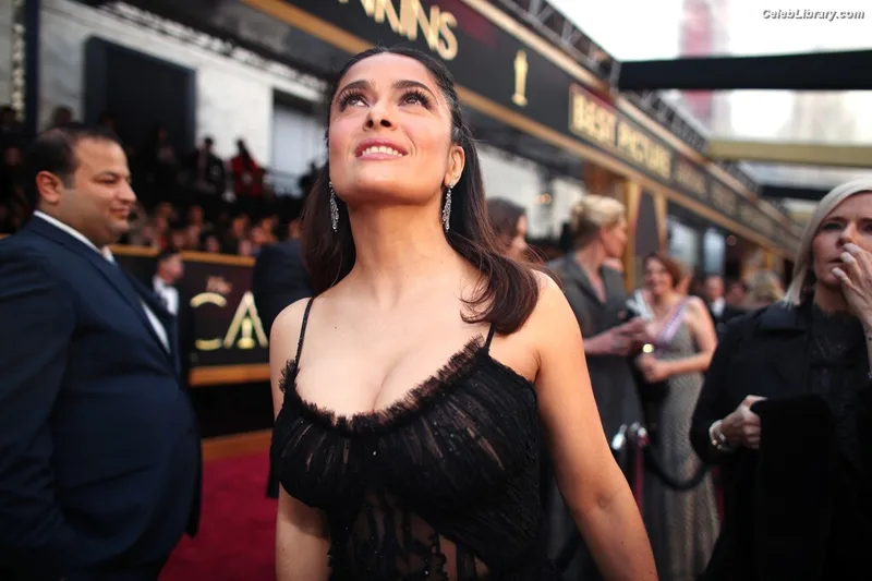Salma Hayek photo 3 of 3053