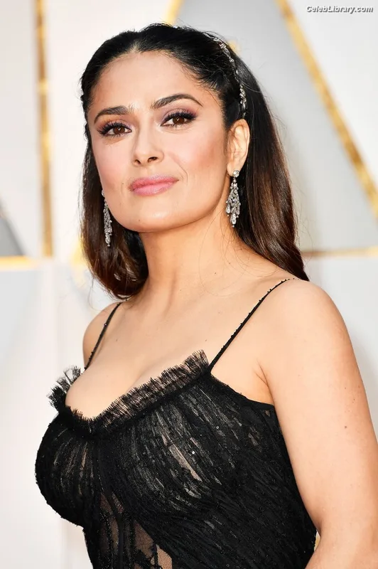 Salma Hayek photo 1 of 3053