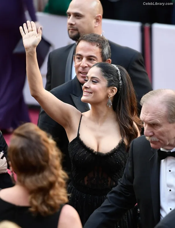 Salma Hayek photo 2 of 3053