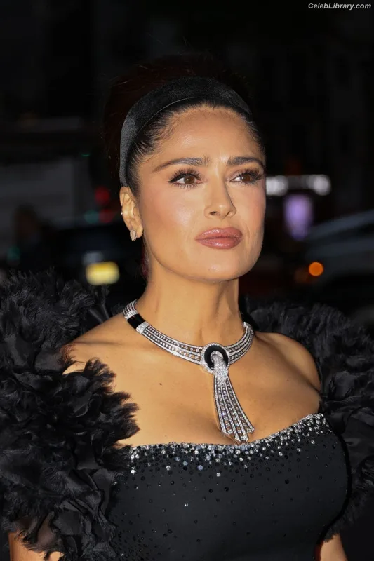 Salma Hayek photo 23 of 3053