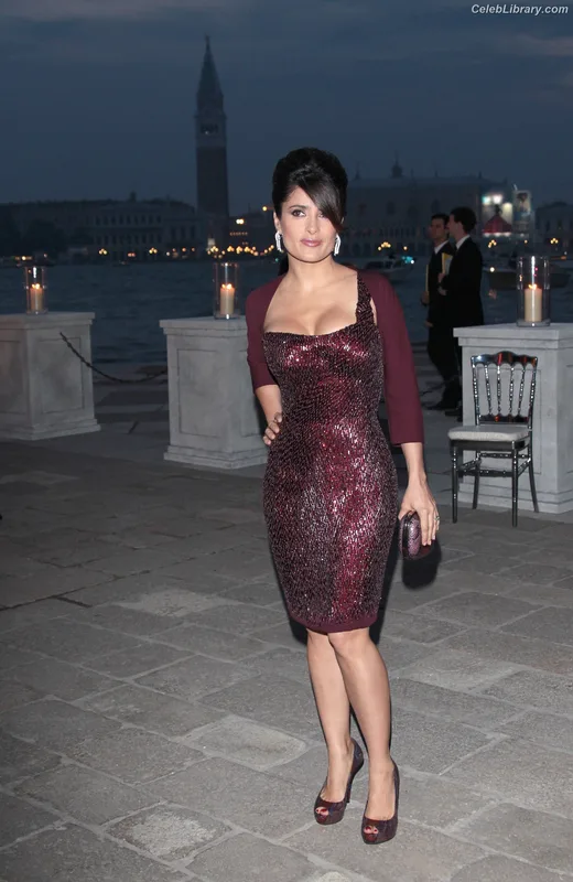 Salma Hayek photo 2 of 3053