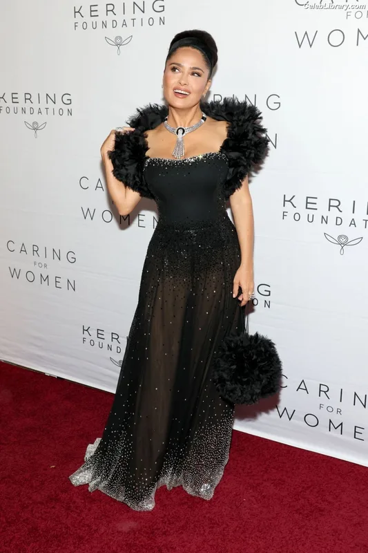 Salma Hayek photo 8 of 3053