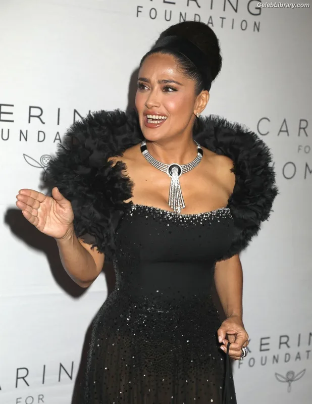 Salma Hayek photo 14 of 3053