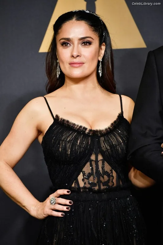 Salma Hayek photo 18 of 3053