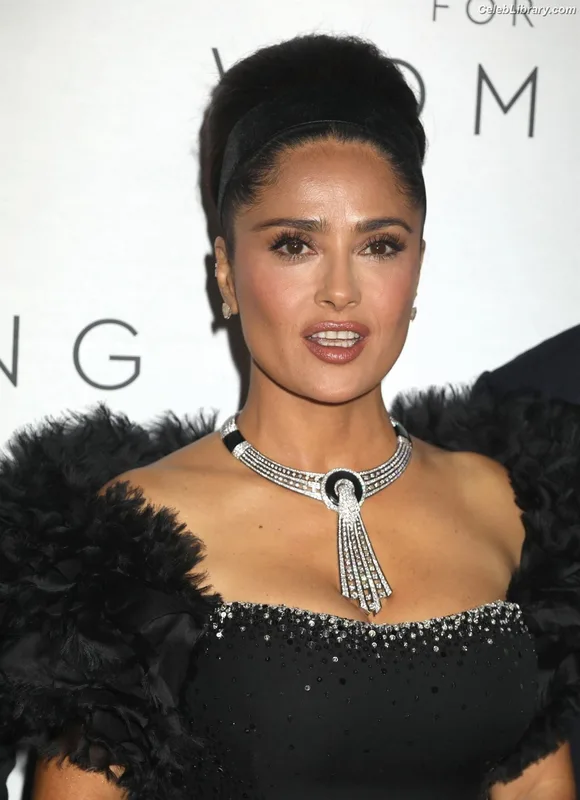 Salma Hayek photo 23 of 3053