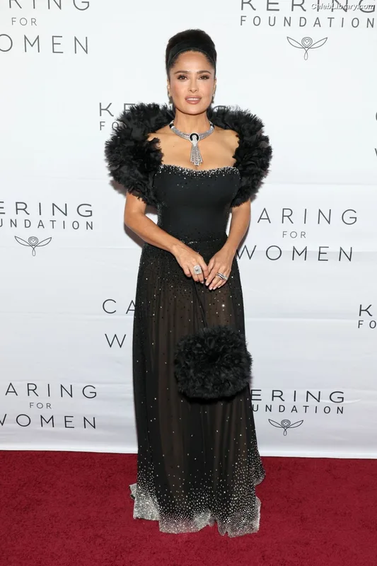 Salma Hayek photo 12 of 3053