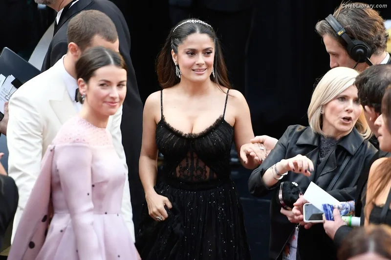 Salma Hayek photo 5 of 3053