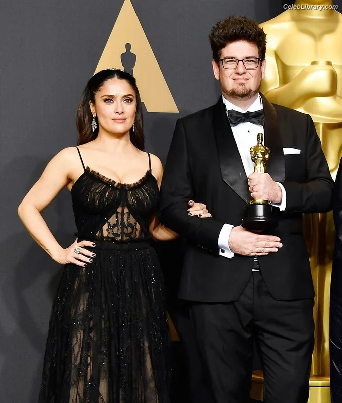 Salma Hayek photo 12 of 3053